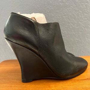 Nine West black leather ankle booties
